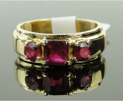 9ct gold 3 stone ruby band ring, size M.