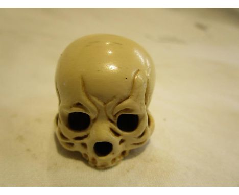 Netsuke - Signed - Skull