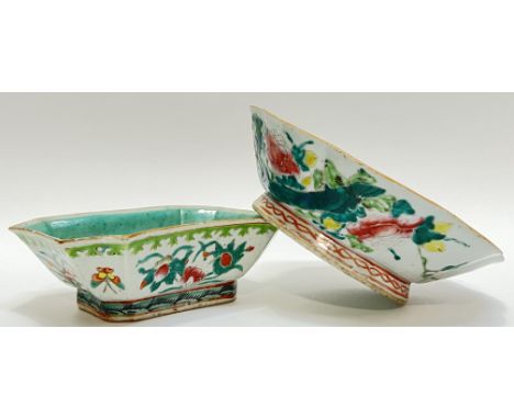 A Qing Dynasty Chinese polychrome enamelled porcelain dish decorated with monochrome turquoise interior and famille rose pale