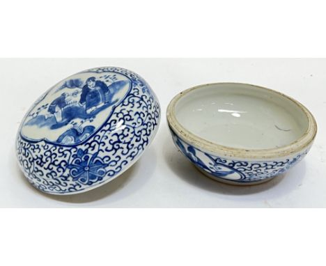 A good late Qing/early Republic period Kangxi-revival Chinese blue and white porcelain circular container, the lid decorated 