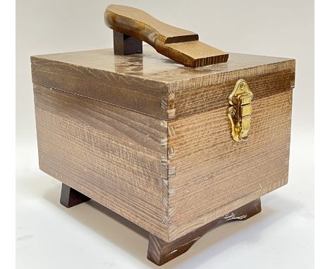 An unusual Dunkelman of London wooden shoe box with fastening mechanism and shoe-form finial to lid (marked verso, h- 30cm, w