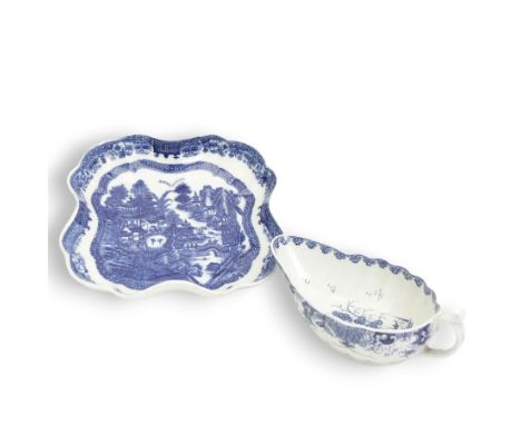 Caughley dessert dish, circa 1785-90, of lobed form and decorated in the Nankin pattern, W23cm together with a Worcester sauc