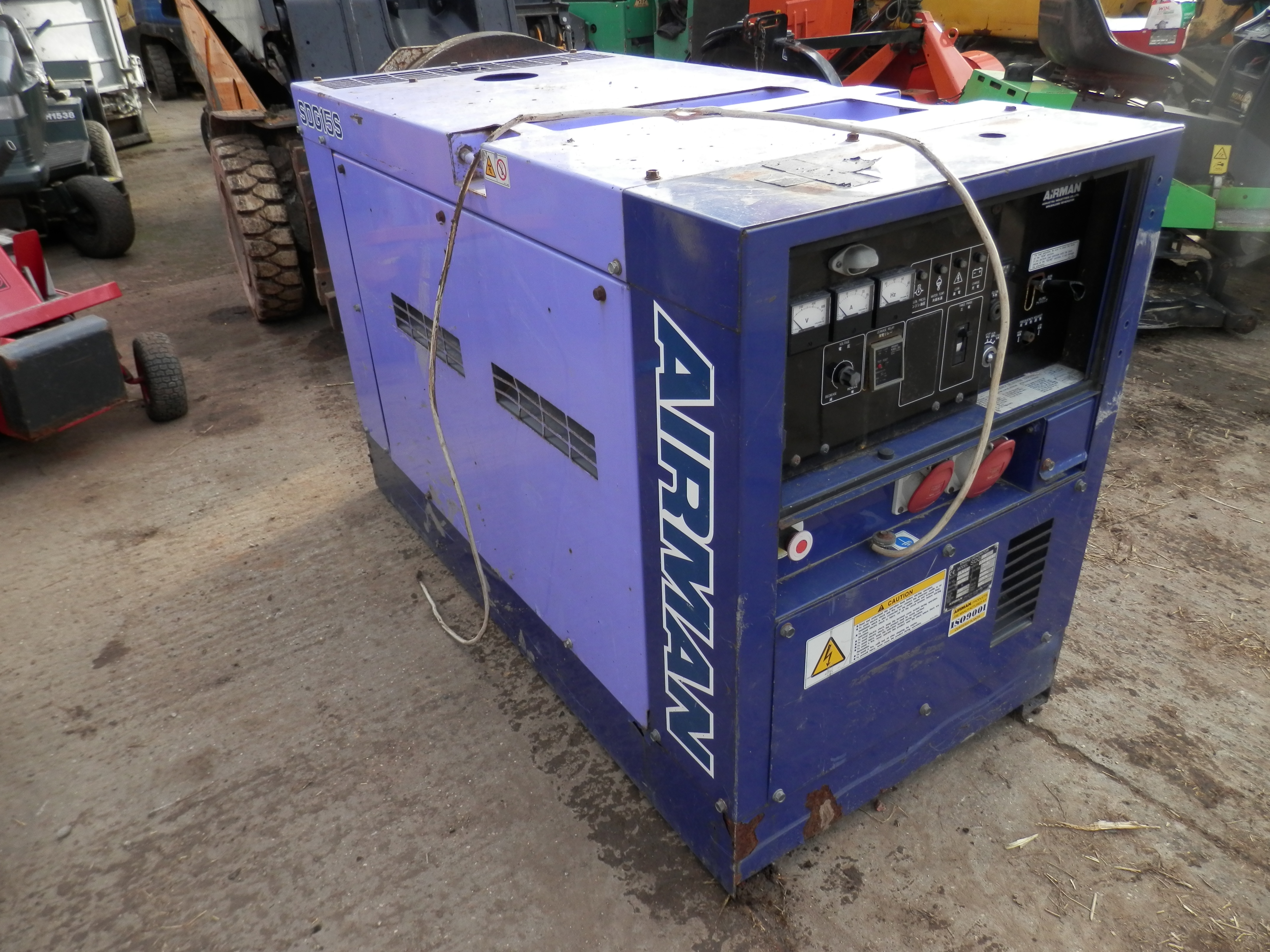 DS 2001 AIRMAN SDG SILENT RUN GENERATOR, 15 KVA, STAND ALONE STAND