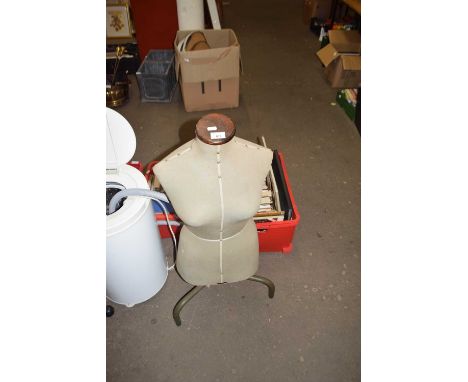 MANNEQUIN ON STAND