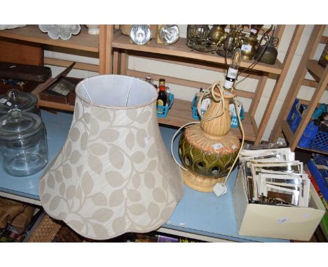 TABLE LAMP BASE AND SHADE