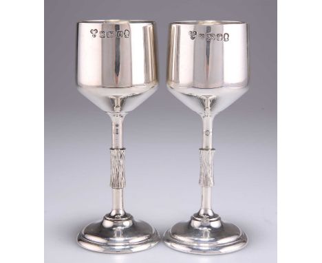 A PAIR OF ELIZABETH II SILVER GOBLETS by Sterling Silverware Ltd, Sheffield 1977, each with a textured collar to the stem. (2