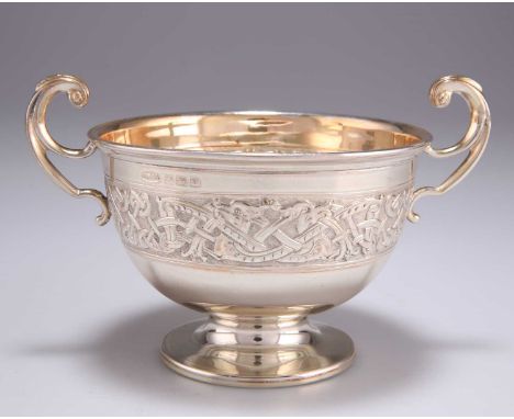 A GEORGE V SILVER TWO-HANDLED BOWL by James Woods &amp; Sons, Birmingham 1921, chased with a frieze of Celtic knotwork. 15cm 