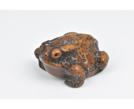 A Japanese wooden carved netsuke modelled as a crouching toad, Edo period, signed to the underside Risui, 5 cm longCondition 