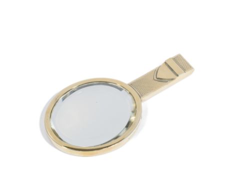 HERMES Paris, circa 1960. Face à main double face en argent doré 950°/°°.De forme ovoïde, prise guillochée en forme de passan