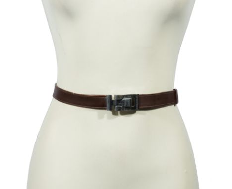 HERMES Paris, 24 Fg St Honoré, circa 1935. Ceinture '1818'En cuir box bordeaux, boucle en acier numérotée. Signée sur cuir.Us