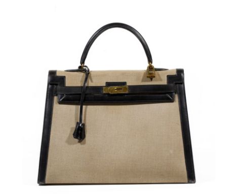 HERMES Paris, circa 1950. Sac 'Kelly Sellier' 36 cm en toile et cuirEn toile chinée beige et cuir box noir, attaches et fermo