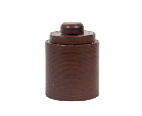 HERMES Paris, déposé, circa 1940. Important pot à tabacA travail plein cuir, partiellement gainé de cuir de Crocodilus Porosu
