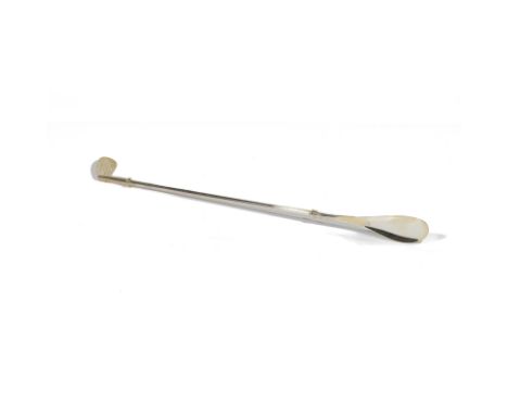 HERMES Paris, circa 1950. Rare chausse-pied 'Club de Golf'Made in France.En métal argenté. Signé.Traces d'utilisationLong.: 4