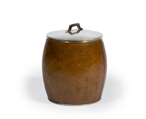 HERMES Paris, circa 1929. Rare pot à tabac 'Tonneau'En métal argenté, partiellement gainé de cuir de porc. Signé sur la base.