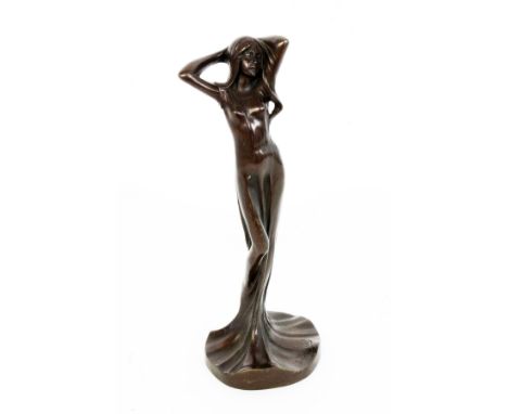 JULIEN CAUSSEFranzösischer Bildhauer, Bourges 1869 - 1914 "Sirène". Stehende junge Frau mit langen Haaren. Patinierte Bronze,