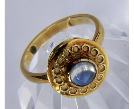 DAMENRING750/000 Gelbgold mit Mondstein. Ringgr. 53, Brutto ca. 4,1g   A LADIES RING 750/000 yellow gold with moonstone. Ring
