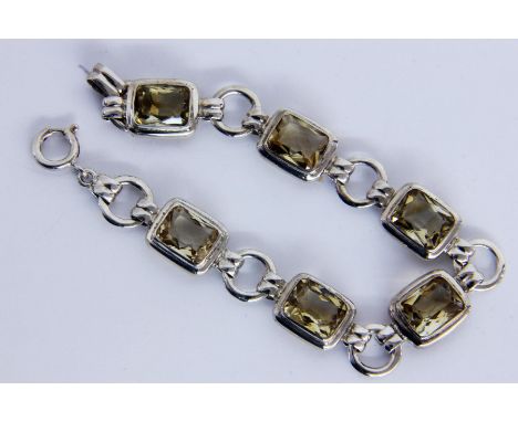 ARMBANDSilber mit hellen Citrinen. L.19cm   A BRACELET Silver with light-coloured citrines. 19 cm long. Keywords: jewellery, 