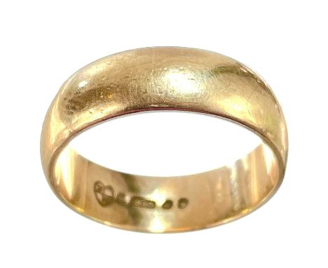 A 9ct gold band ring. Size R, 5.8g.