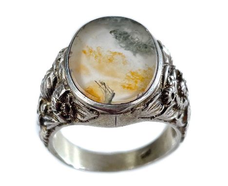 An 835 silver Arts &amp; Crafts style moss agate set ring. The shoulders foliate cast, stamped 835, size T, 9.4g.