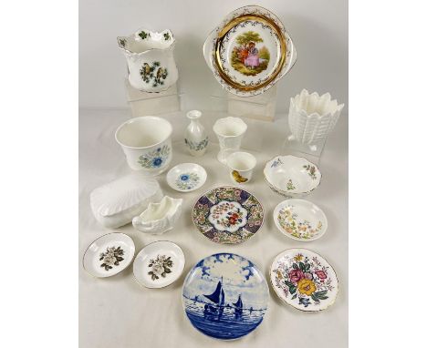 A box of assorted quality ceramics to include Coalport 'Countryware', Wedgwood 'Clementine' and 'Candlelight', Aynsley, Portm