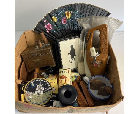 A box of assorted vintage misc items to include wooden items, cloth patches &amp; metalware. Lot includes 3 small framed &amp