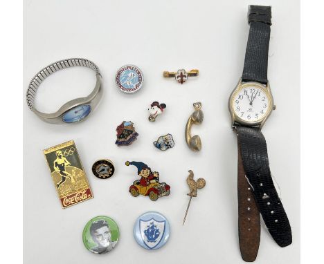 A collection of vintage pin badges together with a men's wristwatch by Rojas and a ladies wristwatch by Spirit. Pin badges in