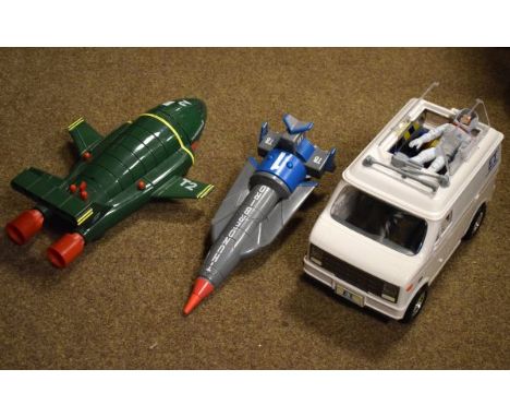 Thunderbird 1 and Thunderbird 2 battery operated models by Carlton International Media Ltd together with a similar E.T. van w