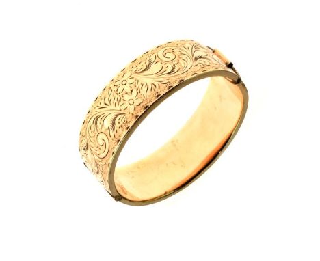 9ct gold snap bangle having engraved decoration with metal core, cased   Condition: 