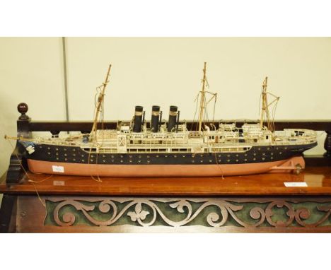 Vintage model of a steamship   Condition: 