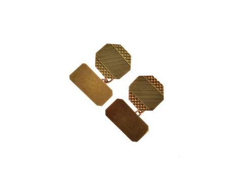 Pair of 9ct gold engine turned cufflinks, approx 3.1g   Condition: 