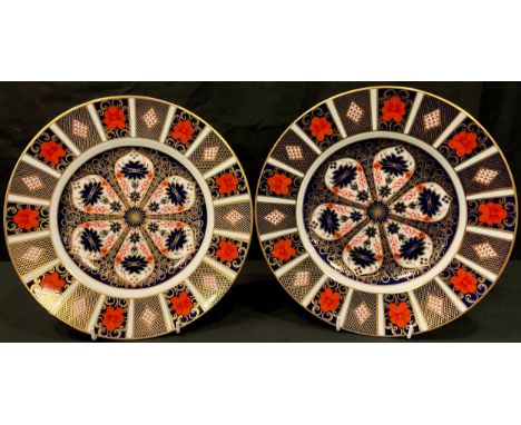 A pair of Royal Crown Derby Imari 1128 pattern dinner plates, 27cm, printed marks, first quality 