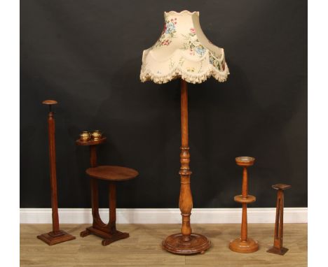 An oak floor standing extending hat display stand, extending from 95cm to 140cm, c.1930; another, table top display stand; an