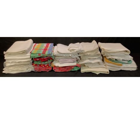 Textiles - a quantity of vintage table linen, various sizes, 127cm x 106cm, 152cm x 123cm, 137cm x 106cm, etc 