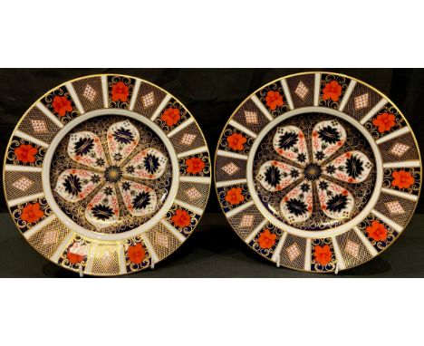 A pair of Royal Crown Derby Imari 1128 pattern dinner plates, 27cm, printed marks, first quality 