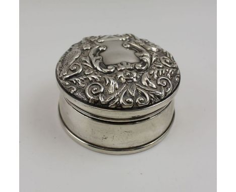 A Victorian design silver jewellery casket, embossed hinged lid, with green man and bird decoration, Birmingham 1979, 8cm in 