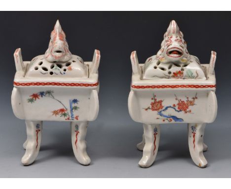 A PAIR OF JAPANESE KAKIEMON STYLE PORCELAIN MINIATURE URNS AND COVERS with lion dog finials and polychrome enamel bamboo deco