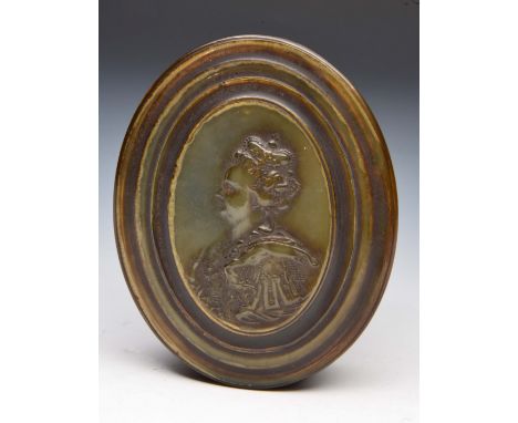 AN OVAL HORN SNUFF BOX with inset panel depicting the head and shoulders of Queen Anne after an image by John Obrisset 1705, 