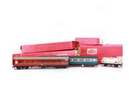 Hornby Dublo rolling stock, including 4658 Prestwin Silo Wagon, 4313 Gunpowder Van, 4048 Composite Restaurant Car etc, togeth