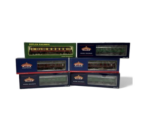 Five Bachmann '00' gauge coaches, to include two 34504 Bulleid 63ft Coffidor Open Brake 2nd in green, 39101C B Mk1 RU Coach (