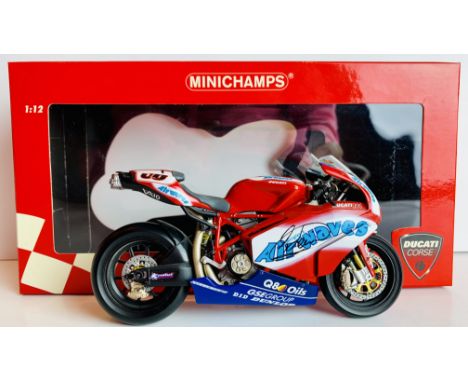 Minichamps 1/12 Scale 122 052236 Ducati 999 F04 Gregorio Lavilla BSB 2005 hand signed CONDITION REPORT: This item does not ha