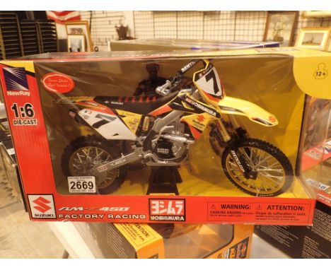 NewRay 1:6 scale diecast motorbike Suzuki RM-Z450