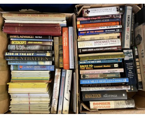 Assorted books on military history and militaria (4 boxes)Sold with all faults not subject to return.  For condition see imag