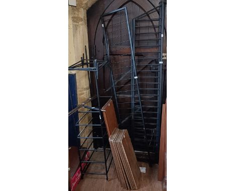 A Ladderax bookcasedisassembledBronze struts: 92 cm 8 struts64 cm 10 strutsUprights: width 32 cm, length 61 cm height 201 cmv