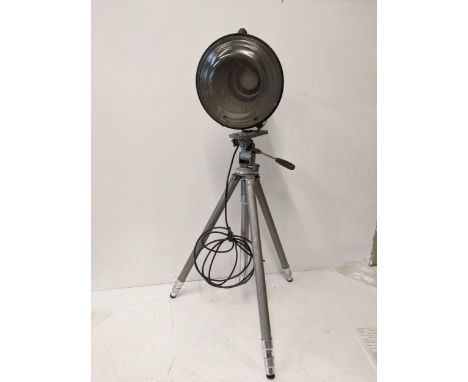 Theatrical lamp with a metal case, on an associated tripod Location: GLIf there is no condition report shown, please request