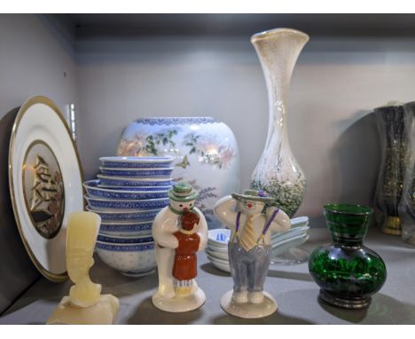 A small mixed lot to include an Oriental vase, an art glass vase, Chinese style bowls, Royal Doulton figures from The Snowman