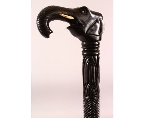 A GOOD CEYLONESE CARVED EBONY ELEPHANT HANDLE WALKING STICK - carved handle in the form of an elephant, with a carved body, w