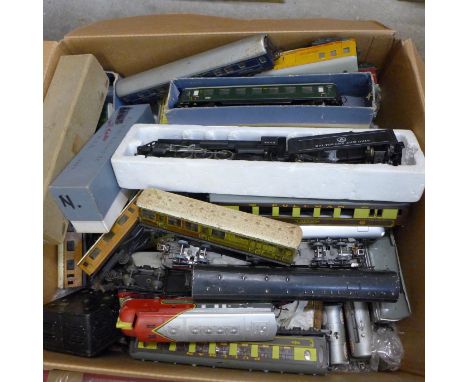 OO gauge model rail, Marklin, Fleischmann and others including US locomotives and tenders, carriages and wagons, approximatel