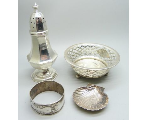 A silver caster, Chester 1908, a pierced silver dish,  a silver napkin ring and a caddy spoon marked 925, 101g 