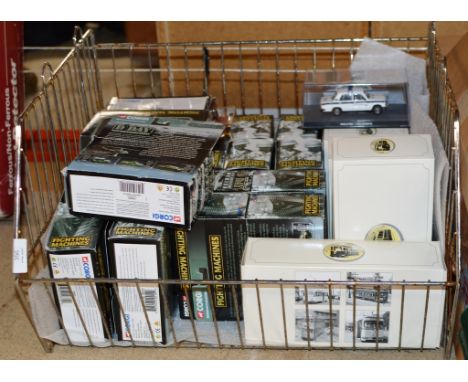 A COLLECTION OF VARIOUS BOXED MODEL VEHICLES, CORGI ETC    