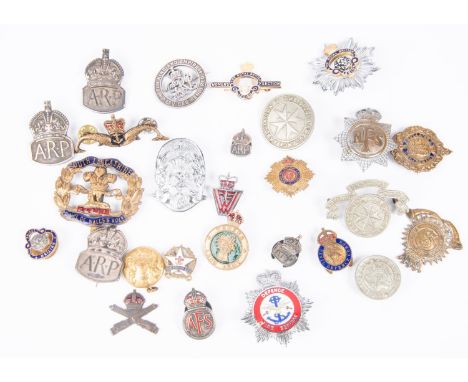 Twenty Seven sweetheart brooches, lapel badges, etc, including WWI Services Rendered (no 107914), silver ARP (3), Womens Land